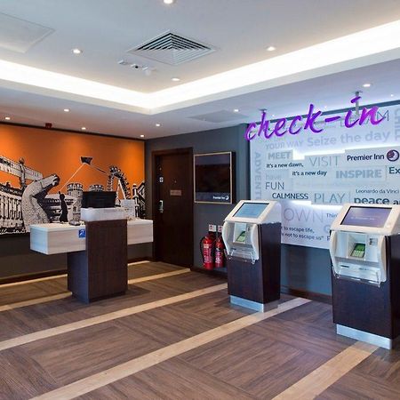 Premier Inn Sevenoaks Exterior photo