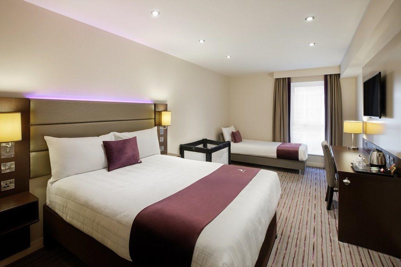 Premier Inn Sevenoaks Exterior photo