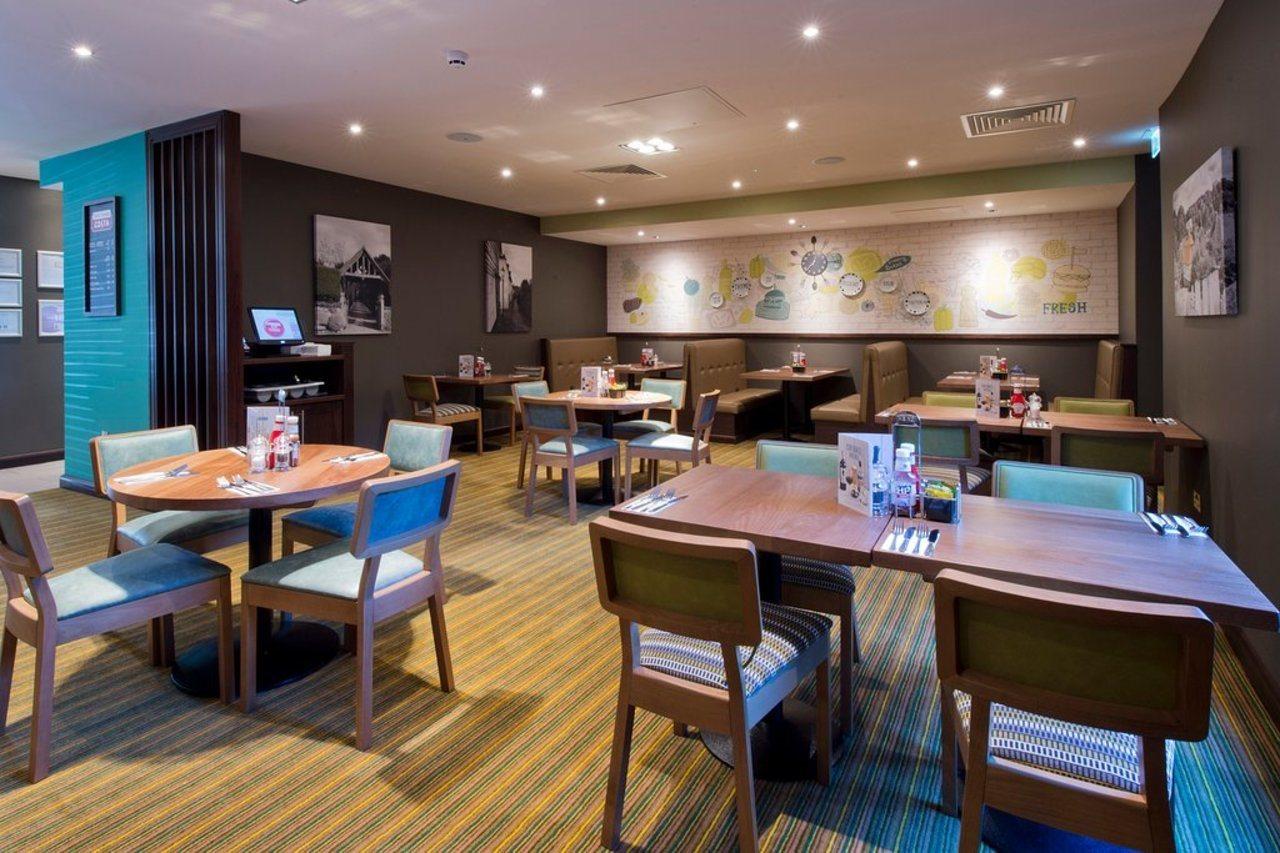 Premier Inn Sevenoaks Exterior photo